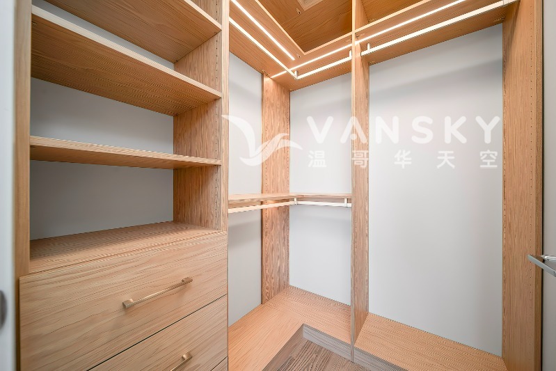 260305202934_Walk in Closet.jpg